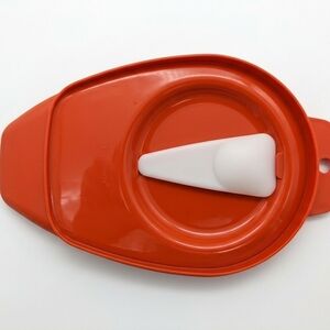 This item is a vintage  1970s Tupperware Chop N Pour cutting board (Model #1432)